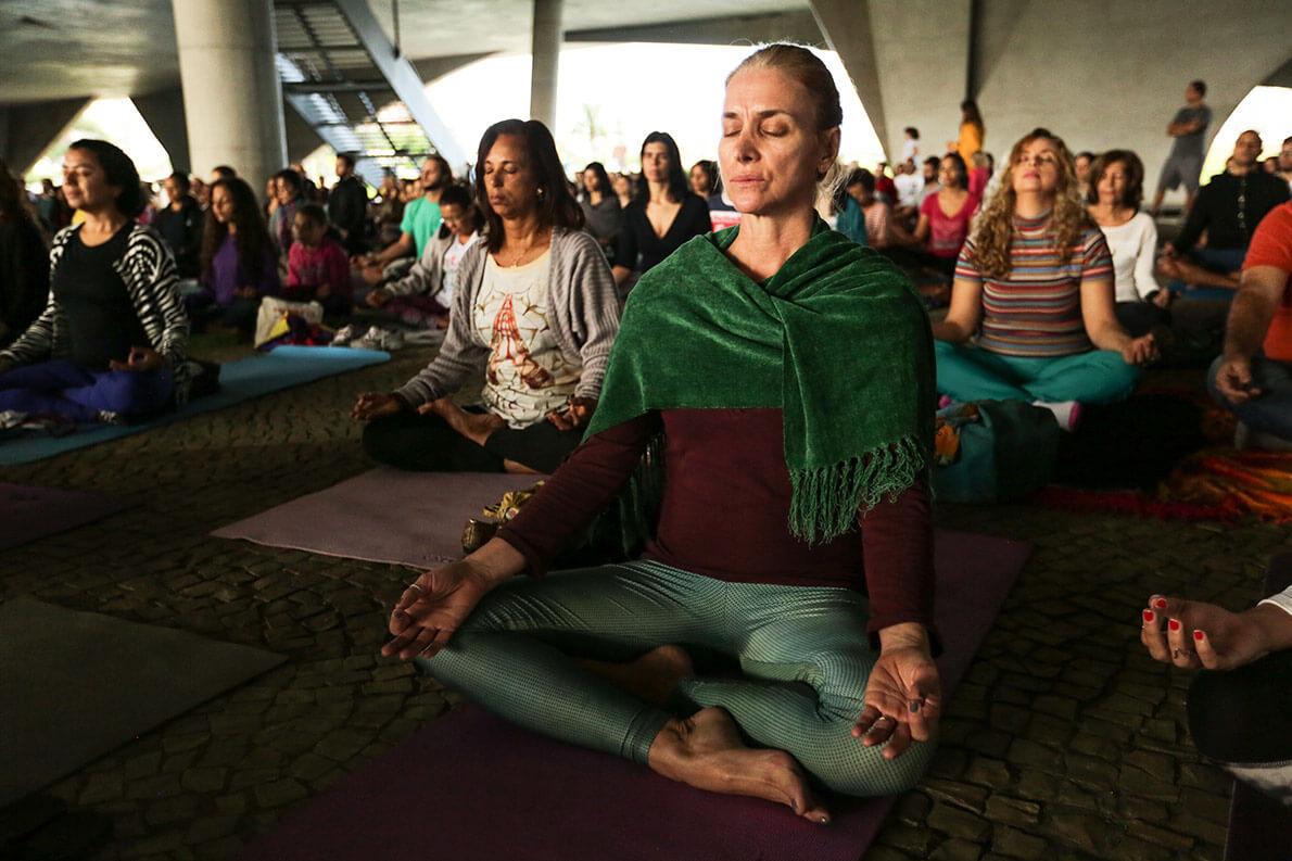 Prática e filosofia do Yoga ajudam a equilibrar a vida