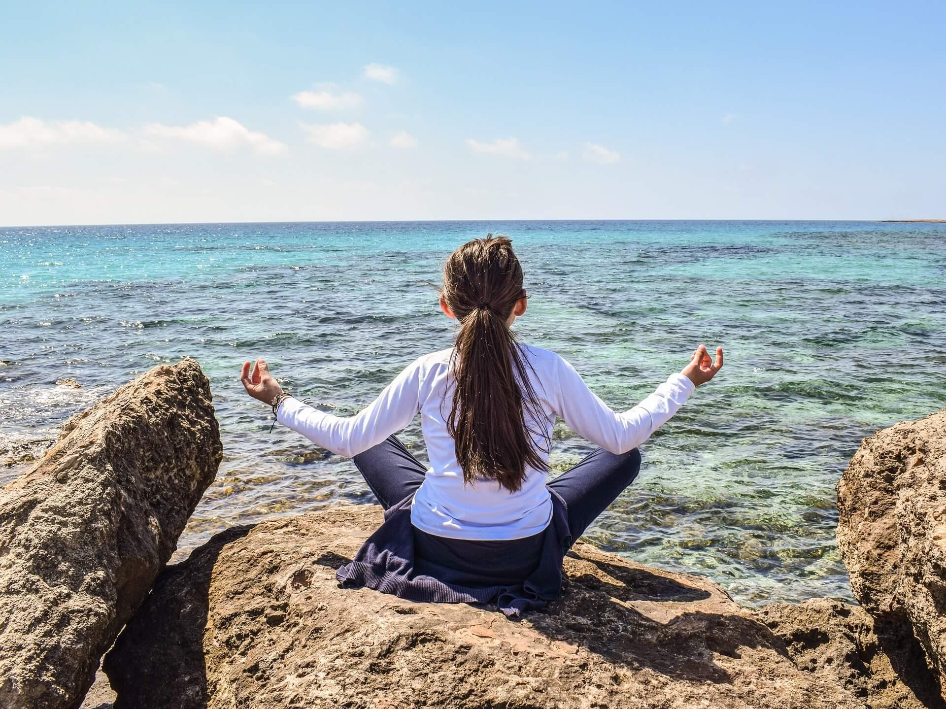 Meditação guiada para pais e filhos ajuda a fortalecer os vínculos